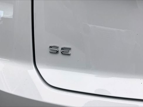Used 2025 Volkswagen Atlas Cross Sport SE w/ Panoramic Sunroof Package FWD image 33