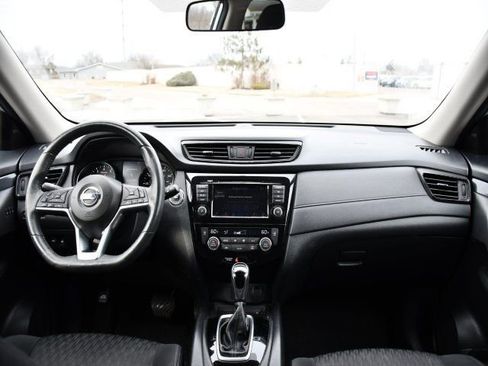 Used 2018 Nissan Rogue SV w/ Premium Package image 17