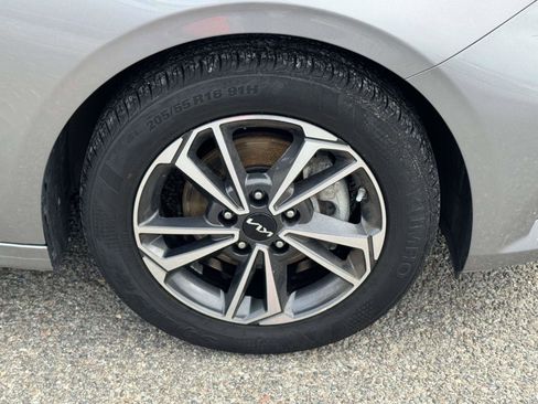 Used 2023 Kia Forte LXS FWD image 9