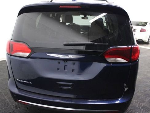 Used 2017 Chrysler Pacifica Touring-L Plus image 7