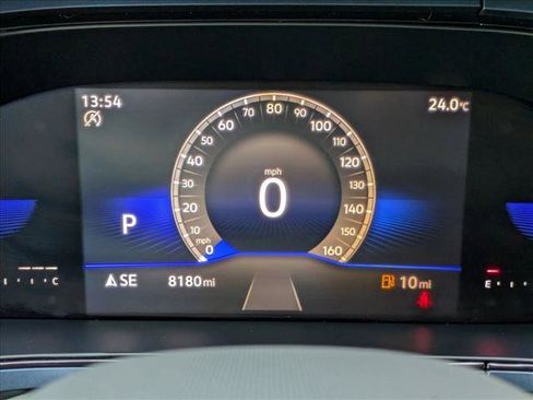 Used 2023 Volkswagen Taos SE w/ Panoramic Sunroof Package image 11