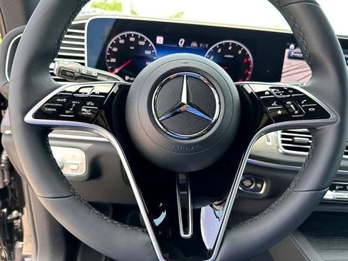 Certified 2025 Mercedes-Benz GLS 450 4MATIC image 15