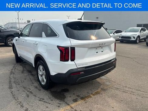 Used 2023 Kia Sorento LX FWD image 7