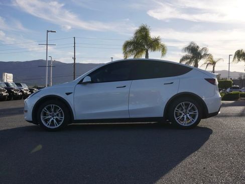 Used 2022 Tesla Model Y Long Range image 5