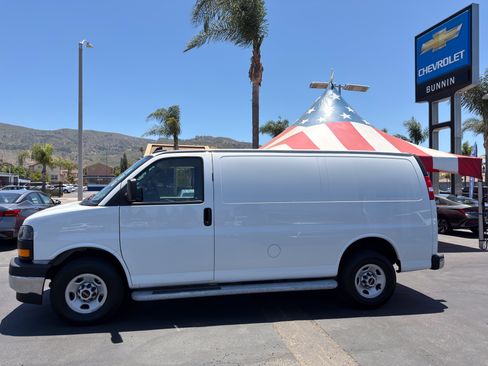 Used 2024 GMC Savana 2500 w/ Driver Convenience Package RWD image 5