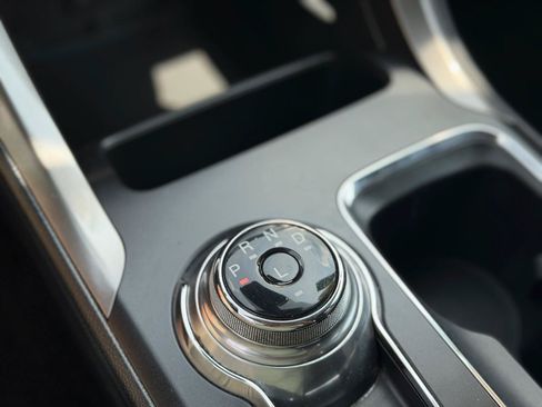 Used 2019 Ford Fusion SE FWD image 21