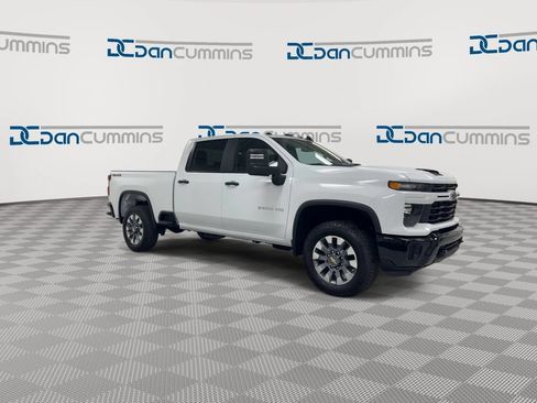 Used 2026 Chevrolet Silverado 2500 Custom w/ Custom Convenience Package AWD/4WD image 2