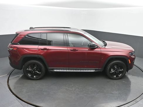 Used 2024 Jeep Grand Cherokee Altitude AWD/4WD image 46