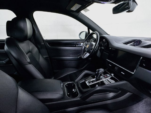 Used 2023 Porsche Cayenne AWD/4WD image 25