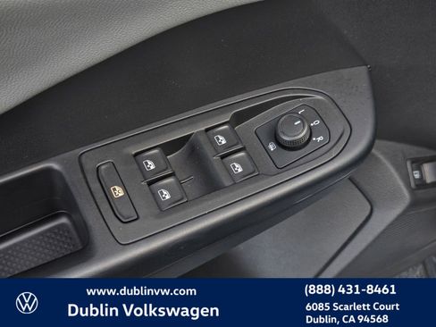 Used 2022 Volkswagen Taos SE image 11