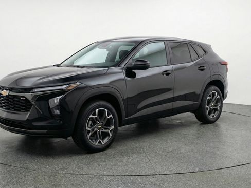 Used 2025 Chevrolet Trax LT w/ LT Convenience Package FWD image 3