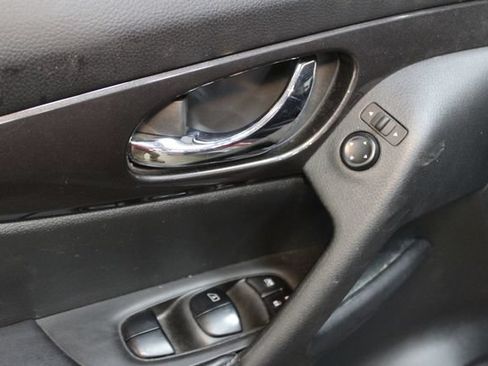 Used 2020 Nissan Rogue SV AWD/4WD image 16