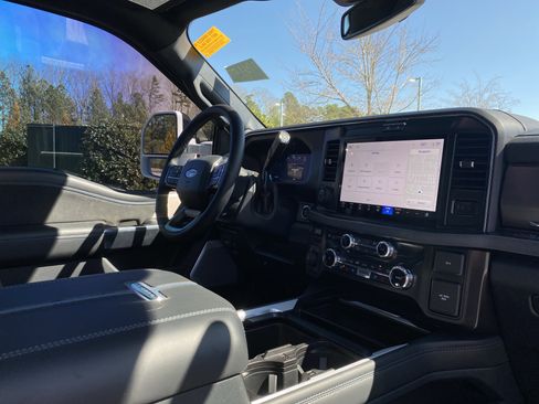 Used 2026 Ford F450 Platinum w/ FX4 Off-Road Package image 6