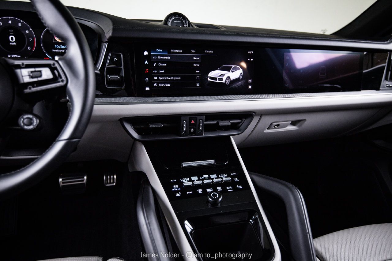 Certified 2024 Porsche Cayenne S AWD/4WD image 20