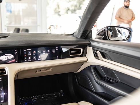 Used 2020 Porsche Taycan Turbo image 40