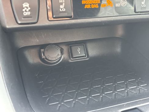 Used 2021 Toyota RAV4 XLE w/ XLE Grade Weather Package AWD/4WD image 24