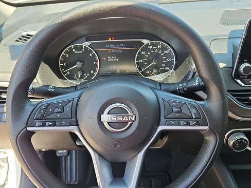 Used 2025 Nissan Altima 2.5 SV FWD image 19