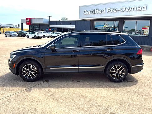 Used 2021 Volkswagen Tiguan SE FWD image 2