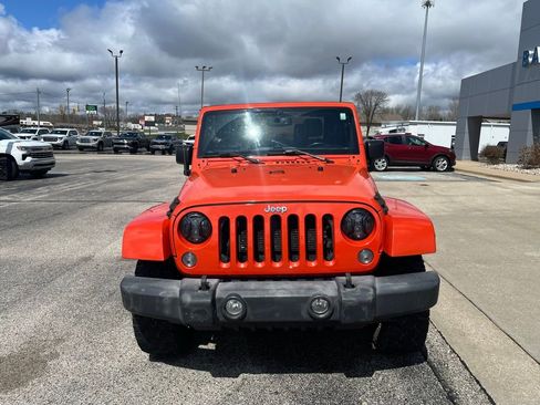 Used 2015 Jeep Wrangler Sahara w/ Dual Top Group AWD/4WD image 8