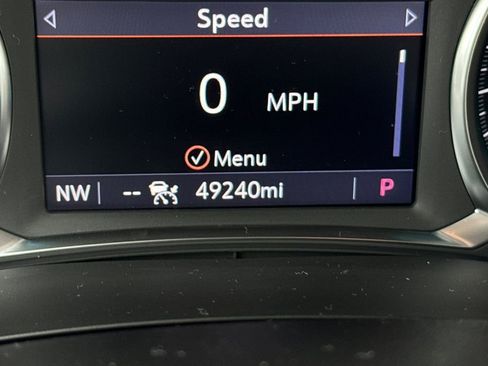 Certified 2023 Chevrolet Traverse LT w/ LT Premium Package image 33