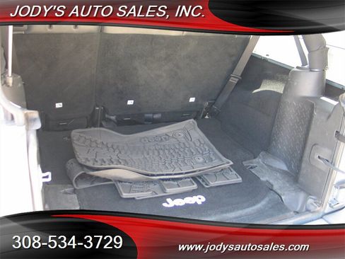 Used 2015 Jeep Wrangler Unlimited Sahara w/ Connectivity Group AWD/4WD image 25