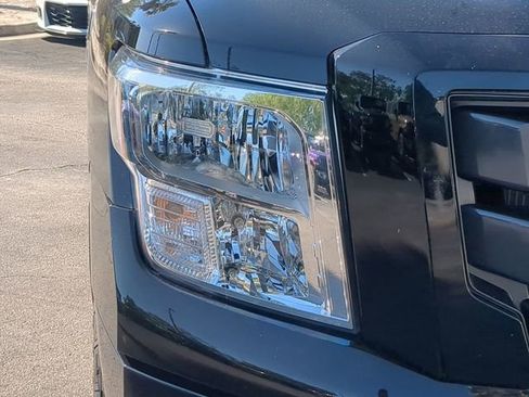 Used 2024 Nissan Titan SV w/ SV Convenience Package AWD/4WD image 10