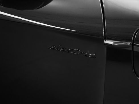 New 2026 Porsche Taycan image 18