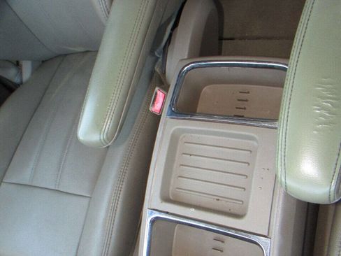 Used 2015 Chrysler Town & Country Touring image 53