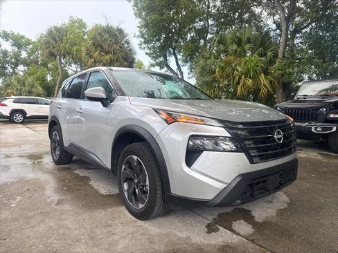 Used 2024 Nissan Rogue SV AWD/4WD image 4