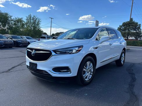 Used 2019 Buick Enclave Essence AWD/4WD image 3