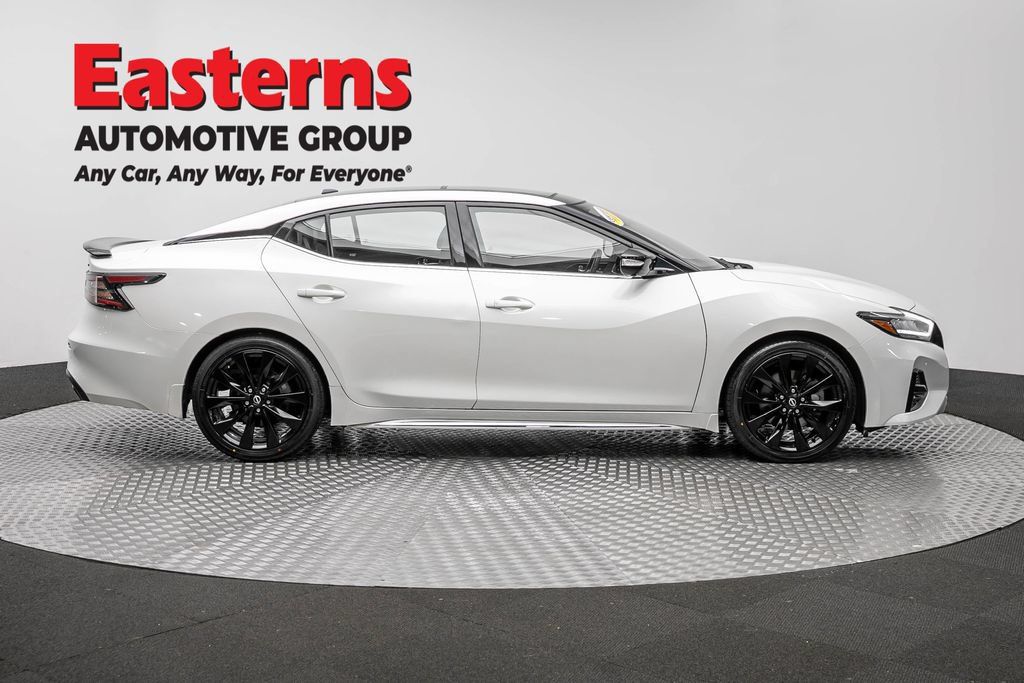 Used 2023 Nissan Maxima SR w/ Sport Mat Group FWD image 4