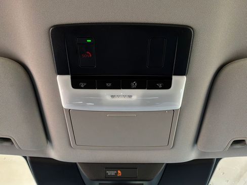 Used 2025 Nissan Pathfinder SV FWD image 18