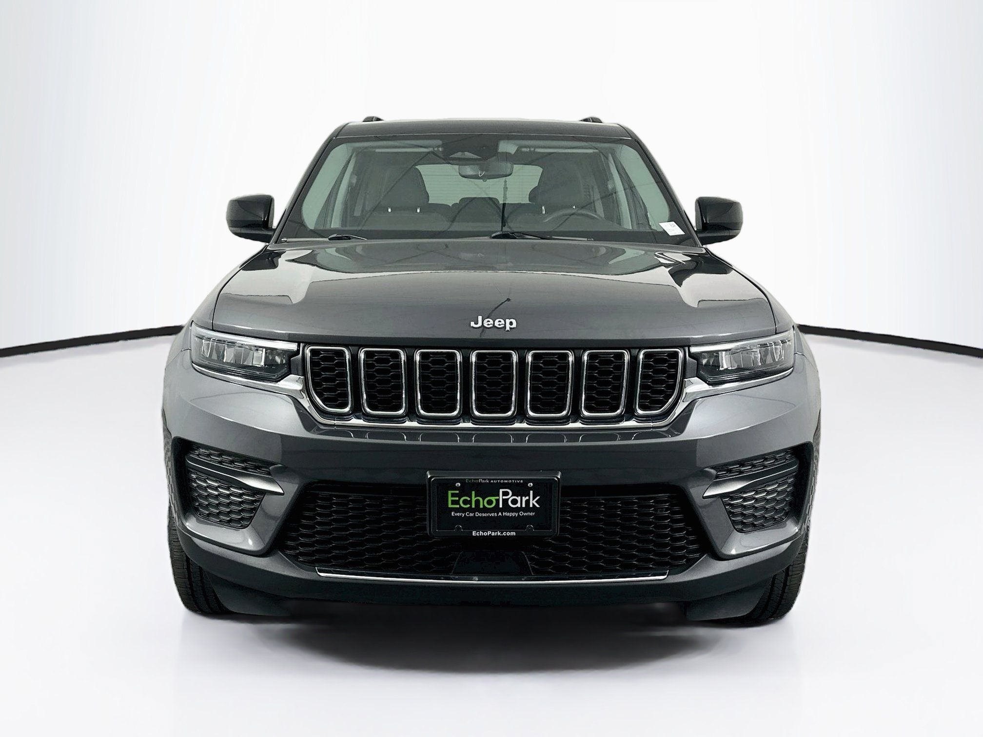 Used 2023 Jeep Grand Cherokee Laredo w/ Luxury Tech Group I AWD/4WD image 2