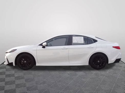 Used 2025 Toyota Camry SE FWD image 2