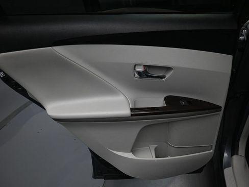 Used 2012 Toyota Venza LE image 27