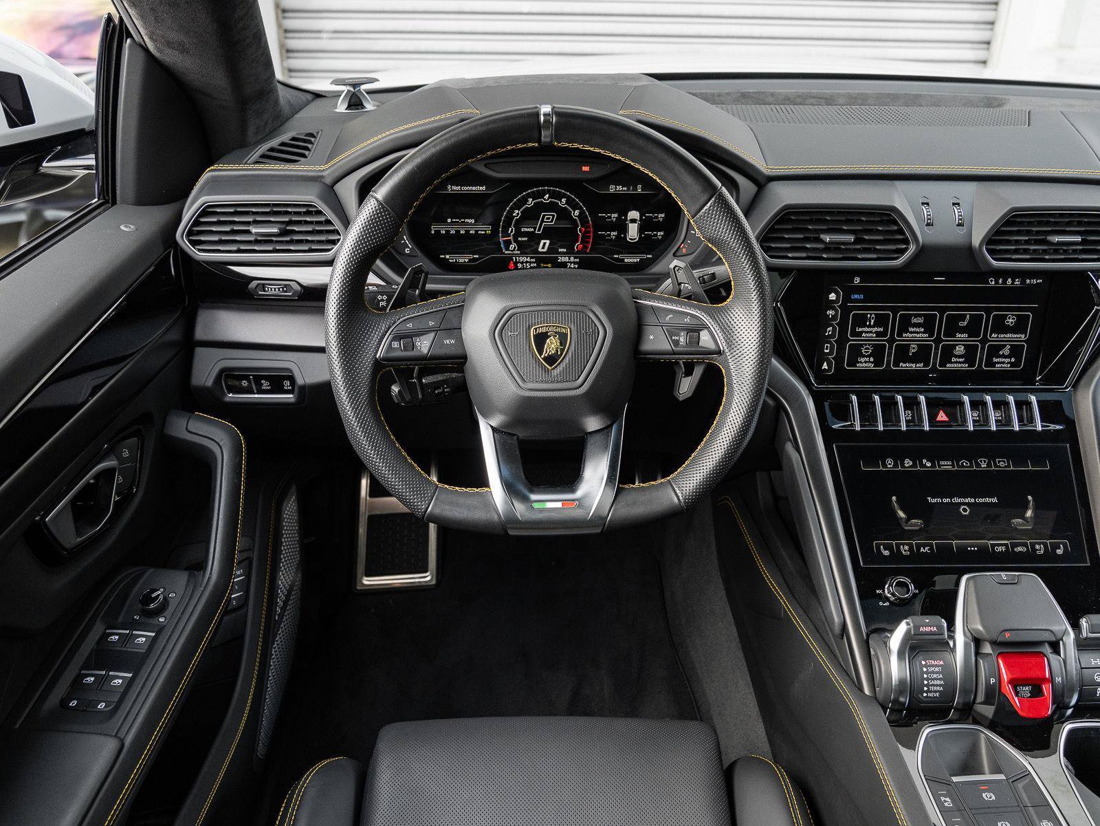 Used 2022 Lamborghini Urus AWD/4WD image 6