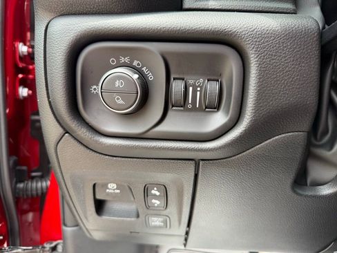 New 2026 RAM 1500 4x4 Crew Cab image 25