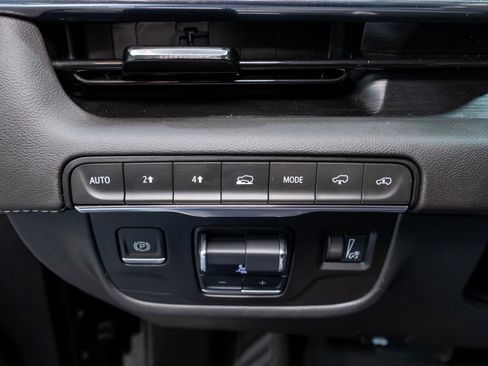 Used 2021 Cadillac Escalade Premium Luxury w/ Driver Assist Tech Package image 36