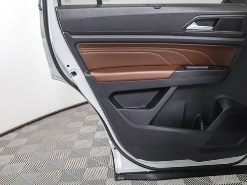 Used 2023 Volkswagen Atlas SE image 38