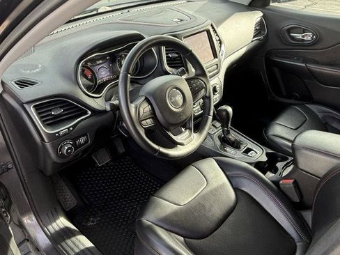 Used 2020 Jeep Cherokee Trailhawk image 12