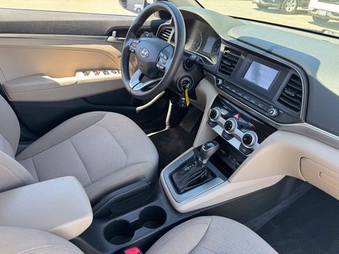 Used 2019 Hyundai Elantra SE FWD image 13
