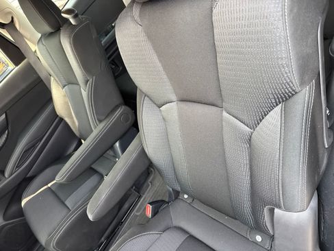 Used 2023 Subaru Ascent Premium w/ Convenience Package AWD/4WD image 16