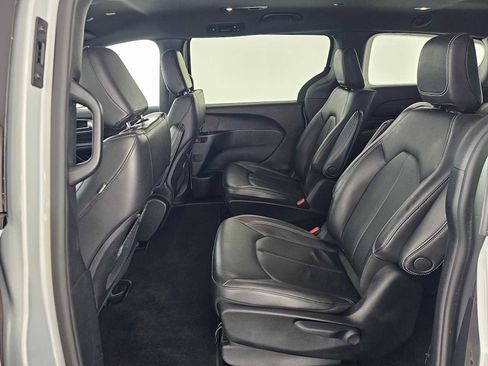 Used 2022 Chrysler Pacifica Touring-L w/ S Appearance Package FWD image 19