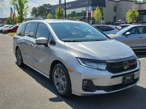 Certified 2025 Honda Odyssey Touring image 3