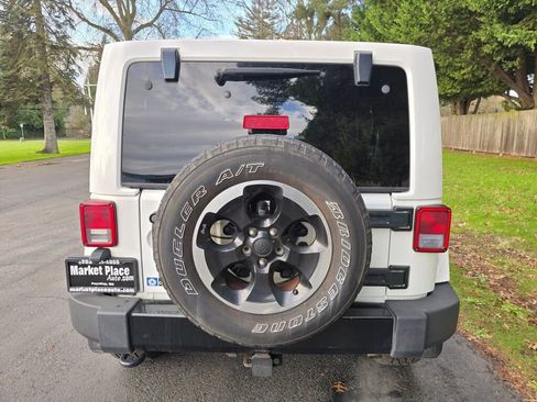 Used 2014 Jeep Wrangler Unlimited Sahara image 5