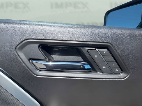 Used 2026 Chevrolet Colorado Z71 w/ Technology Package AWD/4WD image 11