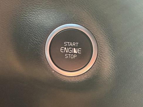 Certified 2023 Volvo XC40 B4 Core w/ Climate Package image 25