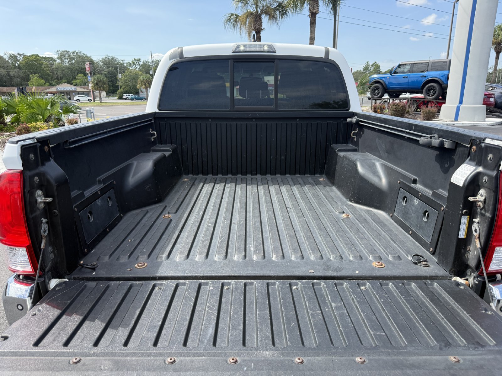 Used 2017 Toyota Tacoma SR5 RWD image 13