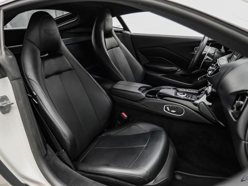 Used 2022 Aston Martin V8 Vantage Coupe RWD image 51
