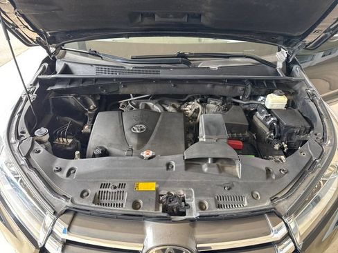 Used 2018 Toyota Highlander Limited AWD/4WD image 22